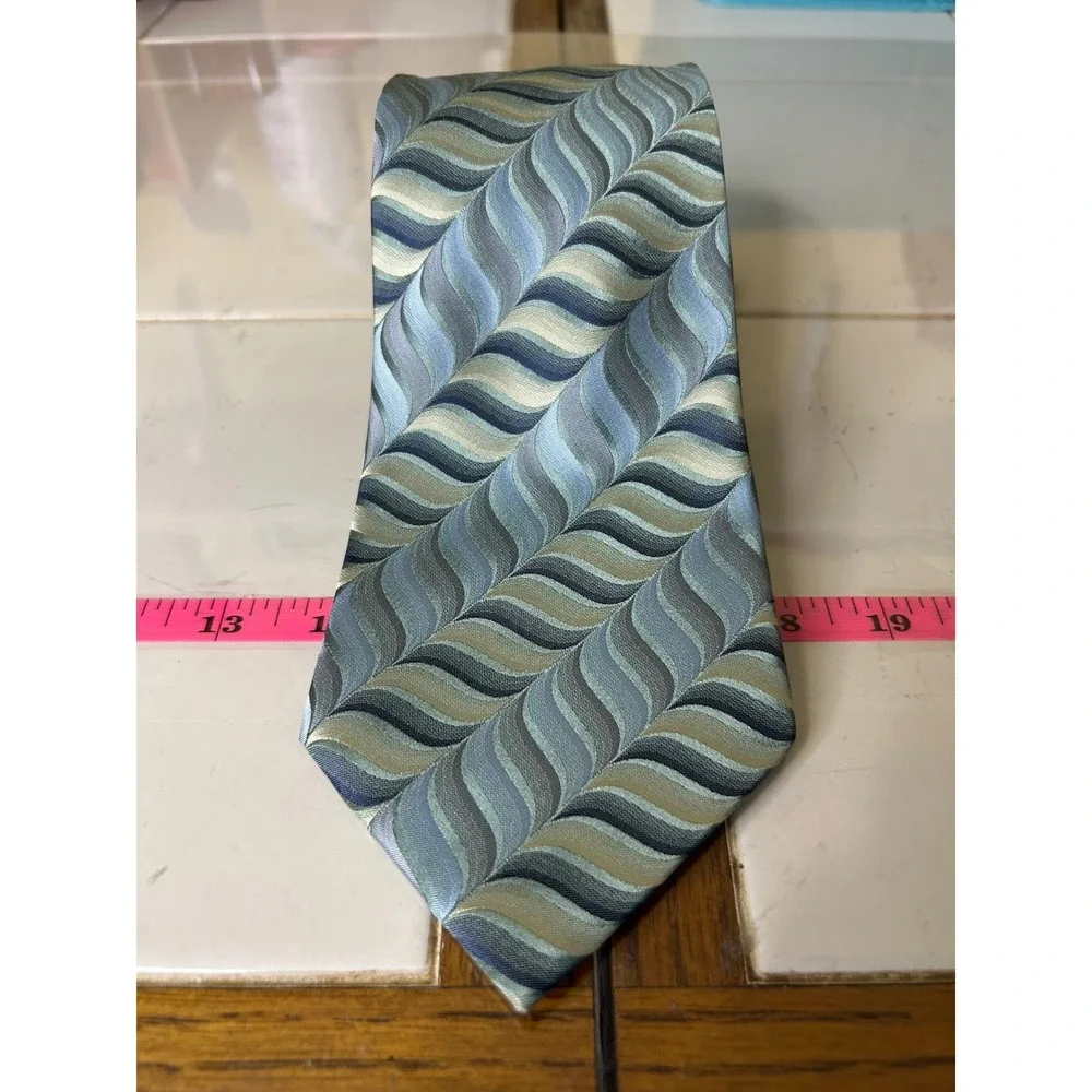 Van Heusen Stain Resistant Blue Wave Pattern Necktie Men's Fashion‎ Formal